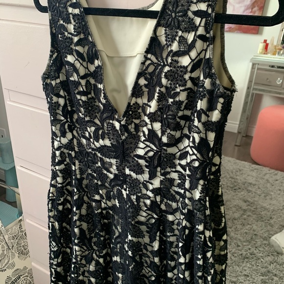 Beige and black dress - Picture 3 of 6